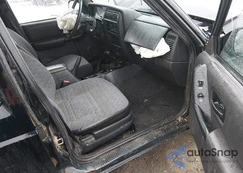 2000 Jeep Cherokee Sport z USA, uszkodzony, nr VIN 1J4FF48S1YL272745